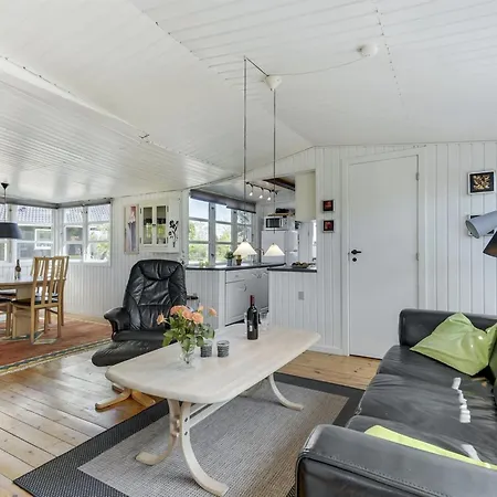 Tyyni - 75m From The Sea By Interhome